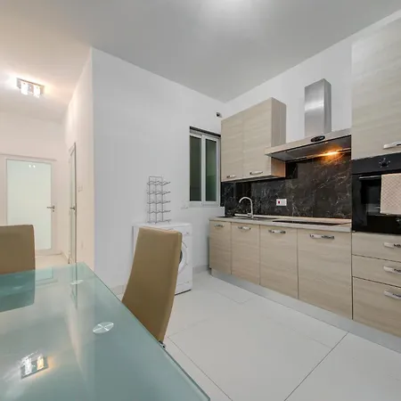 Cozy 1br In Gzira, Steps From Sliema By 360 Estates