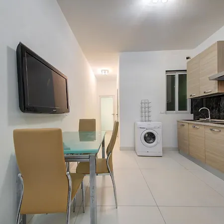 Apartment Cozy 1br In Gzira, Steps From Sliema By 360 Estates