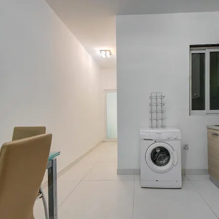 Apartment Cozy 1br In Gzira, Steps From Sliema By 360 Estates Gzira